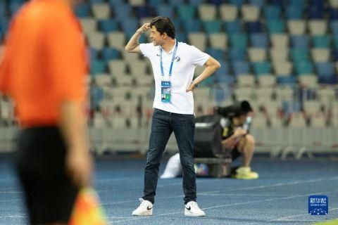 贾斯汀·比伯与女友海莉·鲍德温订婚 2018-07-09 缠恋9年，迷妹上位？