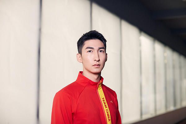 影片发布一组角色剧照，并同步曝光演员阵容，在杭州的湖光山色中，正上演这场关于“爱和美味”的温暖故事。